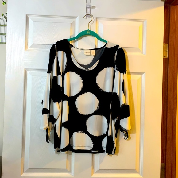 🎬Chico’s Blk/Wht Top - Picture 2 of 6